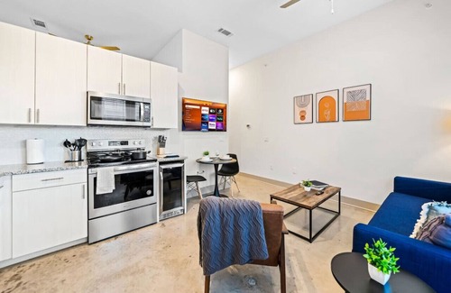 Fort Worth Apartment | Serene Retreat Pool Access 2 Min Walk to TCU