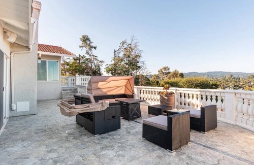 Hillsborough House | Tranquil Escape: Indulge in Luxury Near San Francisco