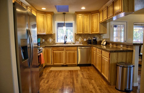 Colorado Springs House | Romantic Chalet Retreat with Lake Views & Pet-Friendly Amenities