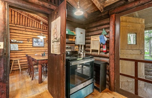 Boothbay Harbor Cabin | Cozy Rustic Cabin with Ocean View in Sprucewold