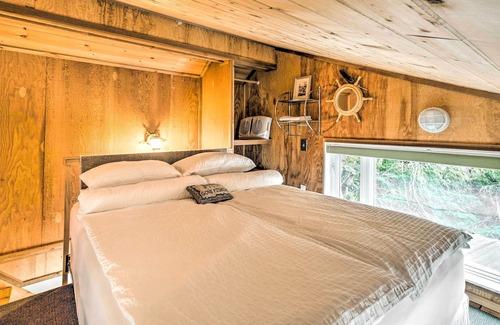 Seldovia Cabin | Serene Seldovia Cabin w/ Deck, Grill & Views!