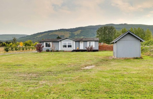 Sequim House | Relaxing Sequim Retreat: Pet Friendly with Beautiful Deck