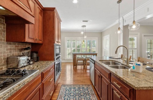 Tallahassee House | Pet Friendly Retreat with Spacious Backyard & Guest Rated 9.6