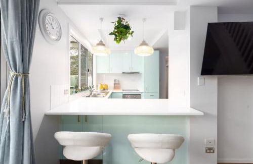 Southport House | Relaxing Southport Retreat Steps from Beach and Shops