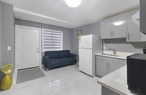 Newton House | Modern 2-Bed Suite with Spa & Hot Tub in Central Location