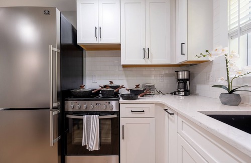 Blacksburg Villa | Tranquil Suite in a Peaceful Setting with Breakfast Included