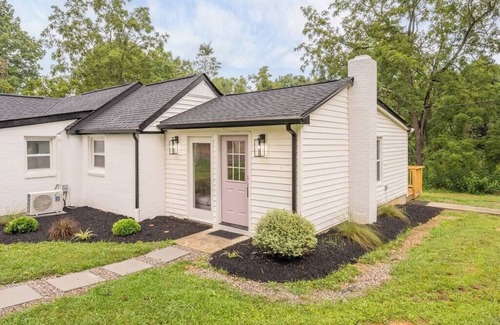 Blacksburg Villa | Tranquil Suite in a Peaceful Setting with Breakfast Included