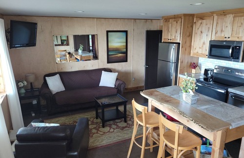 Adelma Beach Apartment | Tranquil Sunset Suite at Historic Discovery Bay