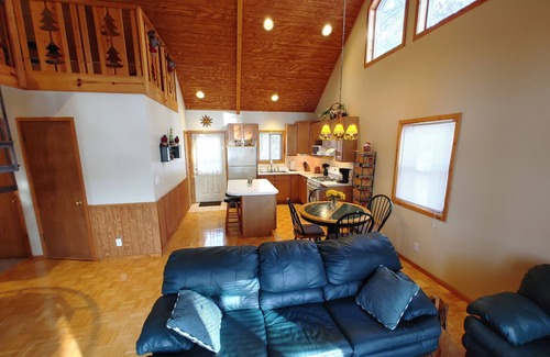 Montello House | Tranquil Sunset Lakehouse with Stunning Mountain Views