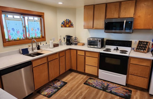 Tacoma Apartment | Tranquil Oceanfront Suite with Spa and Stunning Views