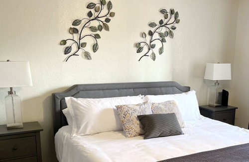 El Paso House | Scenic Townhome with Mountain View – Perfect for Families