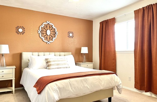 El Paso House | Scenic Townhome with Mountain View – Perfect for Families