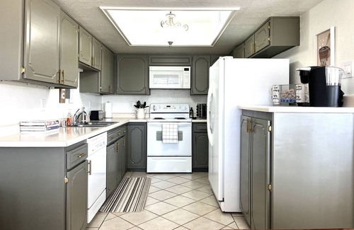 El Paso House | Scenic Townhome with Mountain View – Perfect for Families