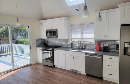 Greenwich Apartment | Inviting Apartment Steps from Town, Train & Beach Ferry