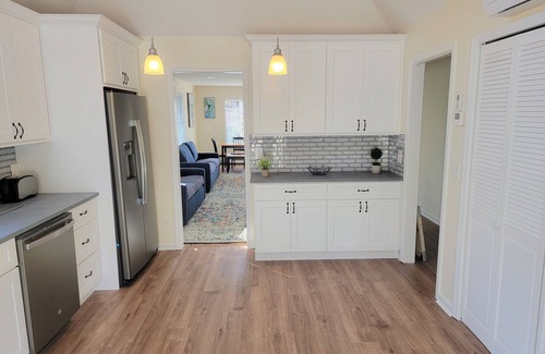 Greenwich Apartment | Inviting Apartment Steps from Town, Train & Beach Ferry