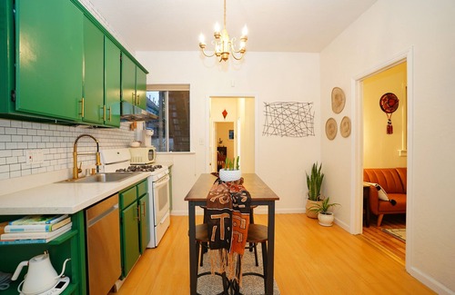 Oak Center House | Inviting Uptown Retreat Near CL Train & Convention Center