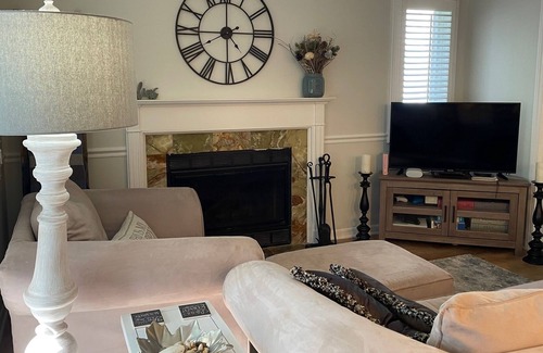 Norwich Villa | Relaxing Getaway at Serene Villa Azul - Spa & Pool Access