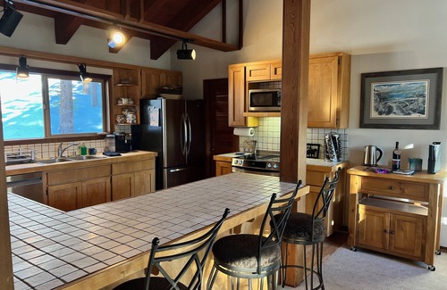 Truckee House | Northstar 4 BR: Scenic Views, Hot Tub & Free Shuttle