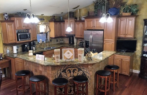 Naples House | Tranquil Retreat with Heated Pool, Spa & Lush Gardens
