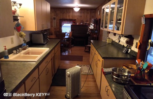 Sylva House | Tranquil Hotel with Creek and Ocean View Amenities
