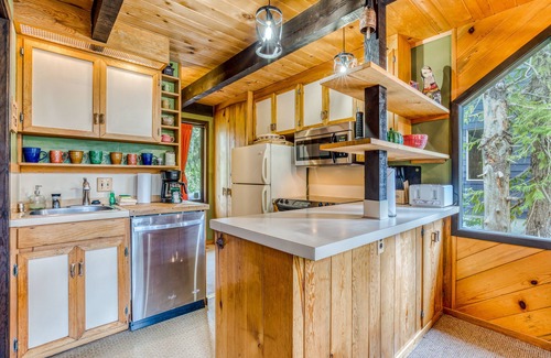 Government Camp Cabin | Tranquil Wooded Retreat with Free WiFi & Nearby Skiing