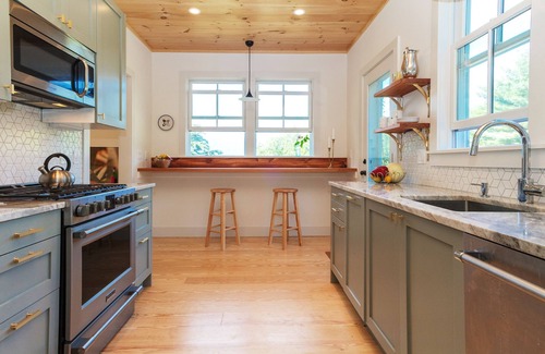 Woodstock House | Idyllic Woodstock Cottage with Breathtaking Mountain Views