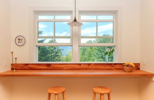 Woodstock House | Idyllic Woodstock Cottage with Breathtaking Mountain Views