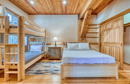 Anacortes House | Serenely Rustic Cabin Haven near Whistle Lake in Washington