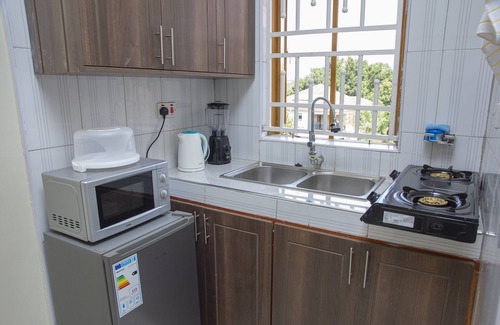 Kampala Apartment | Inviting Sereneville: 1-Bedroom Apartment with Breakfast