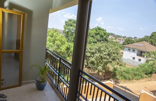 Kampala Apartment | Inviting Sereneville: 1-Bedroom Apartment with Breakfast