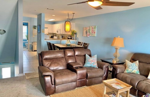 Innerarity Townhomes House | Serenita Ora: Quiet Waterfront Unit with 2 Kayaks!