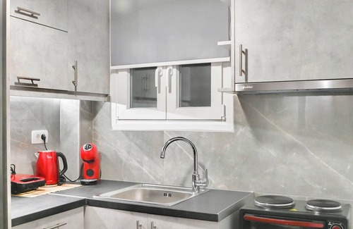 Kamari Apartment | Seaward: Family-Friendly Stay with Breakfast and Kitchen