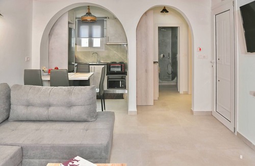 Kamari Apartment | Seaward: Family-Friendly Stay with Breakfast and Kitchen