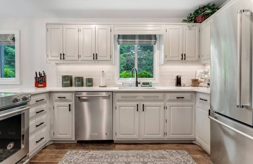 Frank Cottage | Experience Serenitee Cottage: Golf, Pickle Ball & Spa Retreat