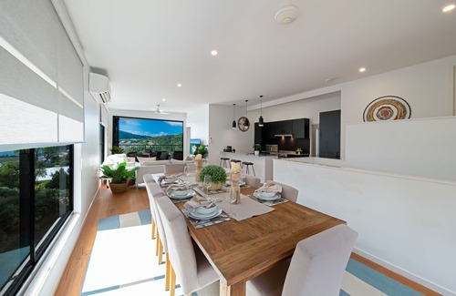 Airlie Beach House | Stunning Serenity: Breathtaking Views & Family-Friendly Amenities