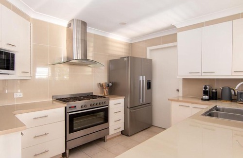 Forster House | Unwind at Serenity 48 Karloo Street - Guest Rated 10/10