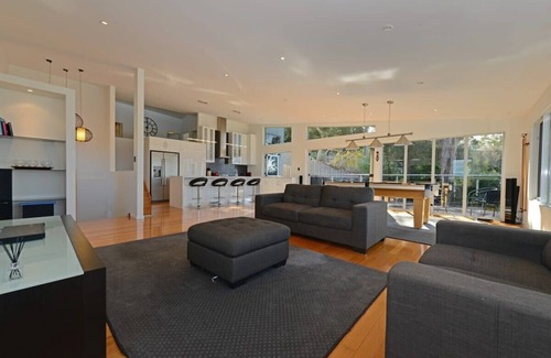 Sandy Bay House | Serenity And Views Only 10 Minutes From Hobart CBD
