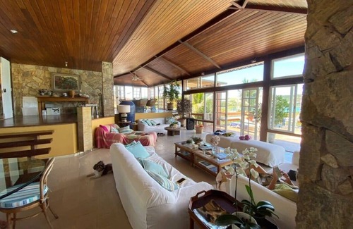 Village da Ferradura House | Relaxing Retreat at Ferradura Beach with Oceanfront Views