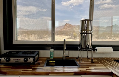 Alpine House | Discover Tranquility in Texas with Family-Friendly Amenities