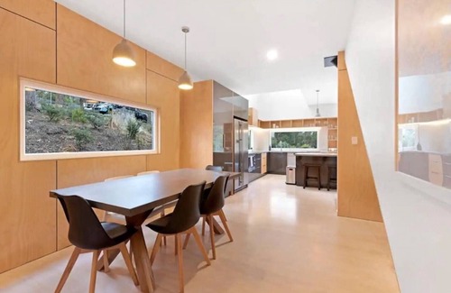 Ridgeway House | Escape to Ridgeway Retreat: Relax, Hike, and Bike