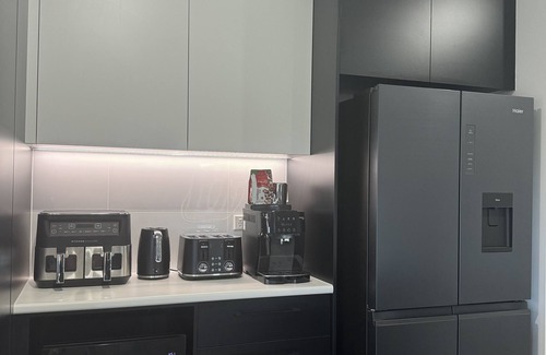 Mareeba House | Indulge in Serenity at the Edge with Spa and Pet-Friendly Perks
