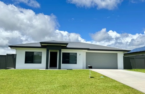 Mareeba House | Indulge in Serenity at the Edge with Spa and Pet-Friendly Perks