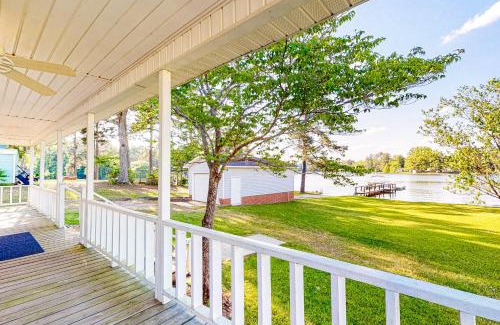 Prosperity House | Tranquil Retreat at Serenity by the Lake - Family Friendly