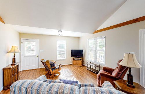 Prosperity House | Tranquil Retreat at Serenity by the Lake - Family Friendly