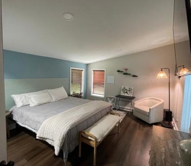 Amelia House | Escape to Serenity: Pet-Friendly Retreat Near the City