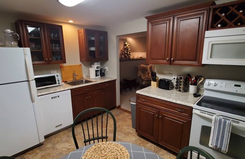 Westbrook House | Tranquil Retreat by the Lakes and Seashore - Rated 9.8/10