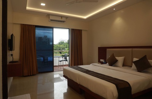 Baner Hotel | Budget-Friendly Serenity By Monarch with Family Amenities