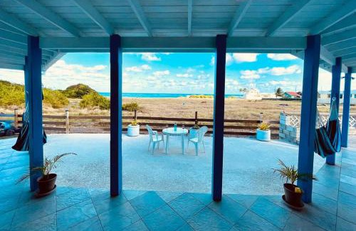 Harrismith House | Oceanfront Villa: Family-Friendly Retreat with Pool Access