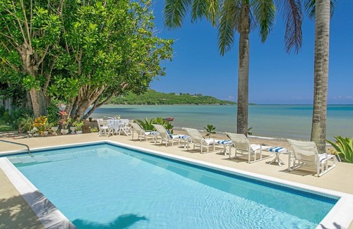 Montego Bay Villa | Beachfront Bliss: 4-Bed Villa in Montego Bay with Pool