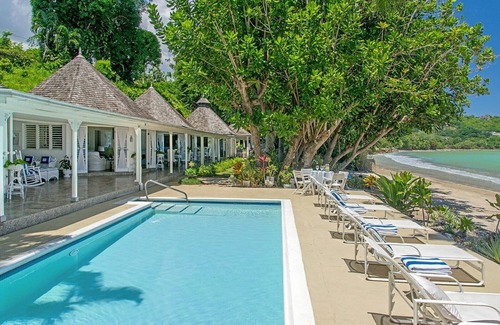 Montego Bay Villa | Beachfront Bliss: 4-Bed Villa in Montego Bay with Pool